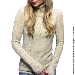 Bloomingdale’s 100% Cashmere Turtleneck Sweater (Color: Gray/Black, Size: XS)